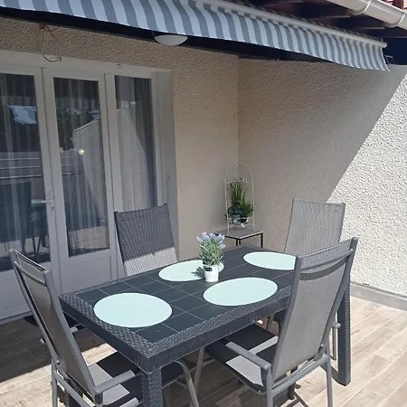 Appartement Jade Dans Résidence Proche Tennis/ Centre Naturiste