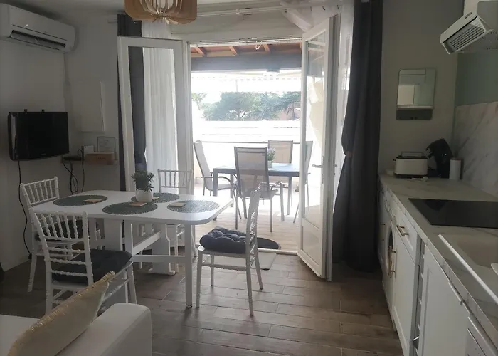 Appartamento Jade Dans Résidence Proche Tennis/ Centre Naturiste *